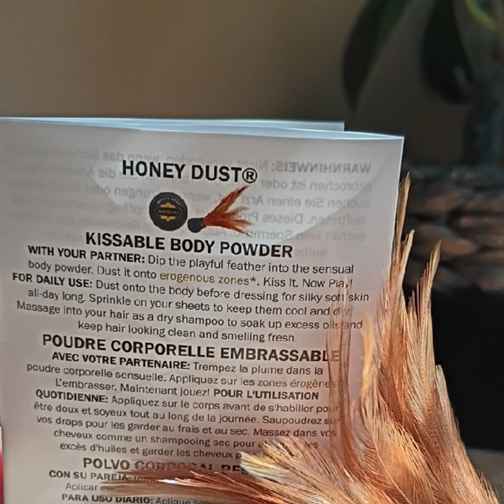 Honey Dust Vanilla Body Powder with Feathered Applicator - Picture 3 of 6